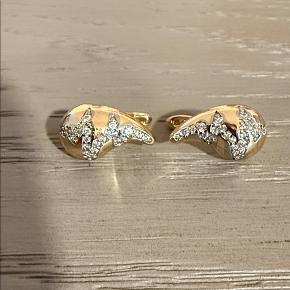 Elegant Gold and Silver Tear Drop Women's Earrings - Picture 2 of 5